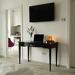 Riverside & Private Parking, King Bed & Crib * Temeşvar