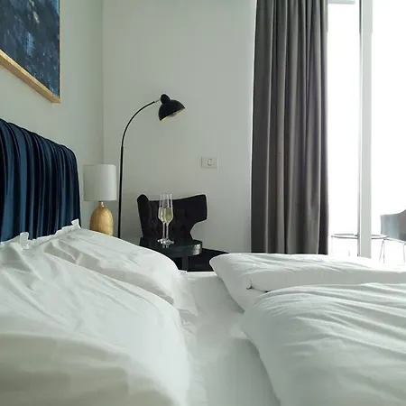 Riverside & Private Parking, King Bed & Crib アパート *
