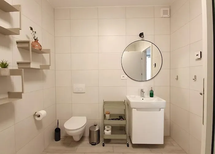 Riverside & Private Parking, King Bed & Crib Appartamento