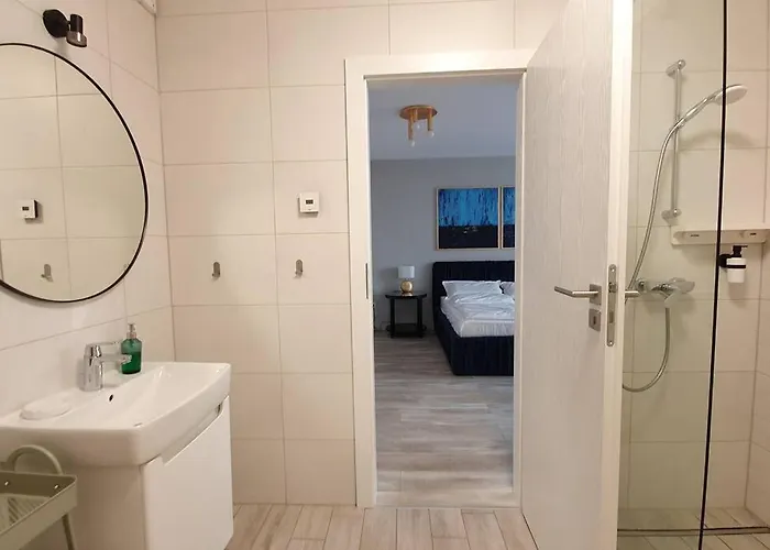 Appartamento Riverside & Private Parking, King Bed & Crib