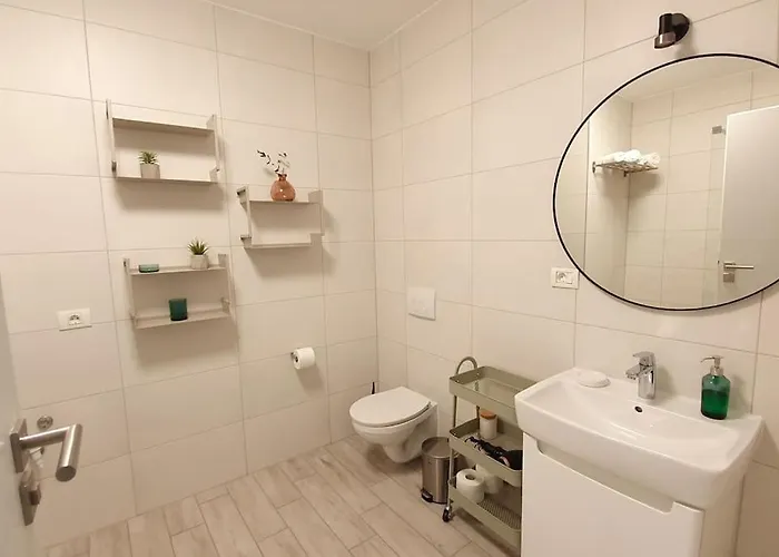 Appartamento Riverside & Private Parking, King Bed & Crib *