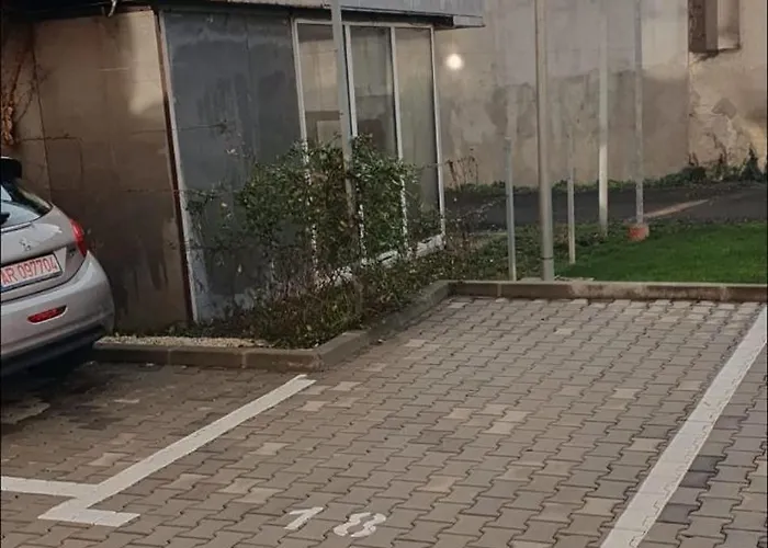 Riverside & Private Parking, King Bed & Crib Appartamento