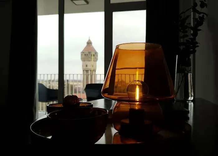 Riverside & Private Parking, King Bed & Crib Lägenhet