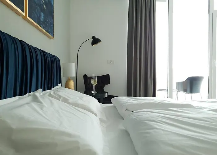 Riverside & Private Parking, King Bed & Crib Lägenhet *