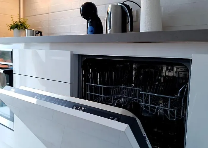 Lägenhet Riverside & Private Parking, King Bed & Crib